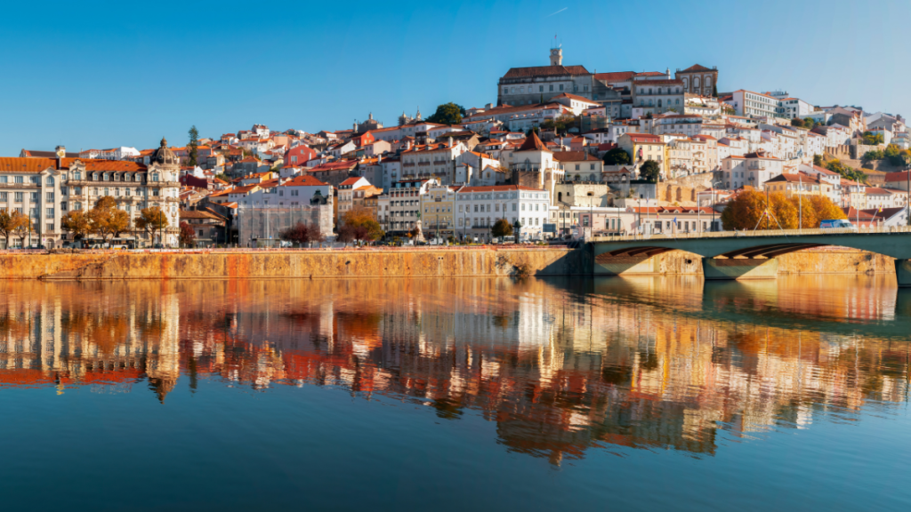 Coimbra e vista sulla città lungo il fiume Mondego